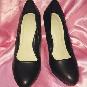 Forever 21 Faux Leather Black Pumps 7.5